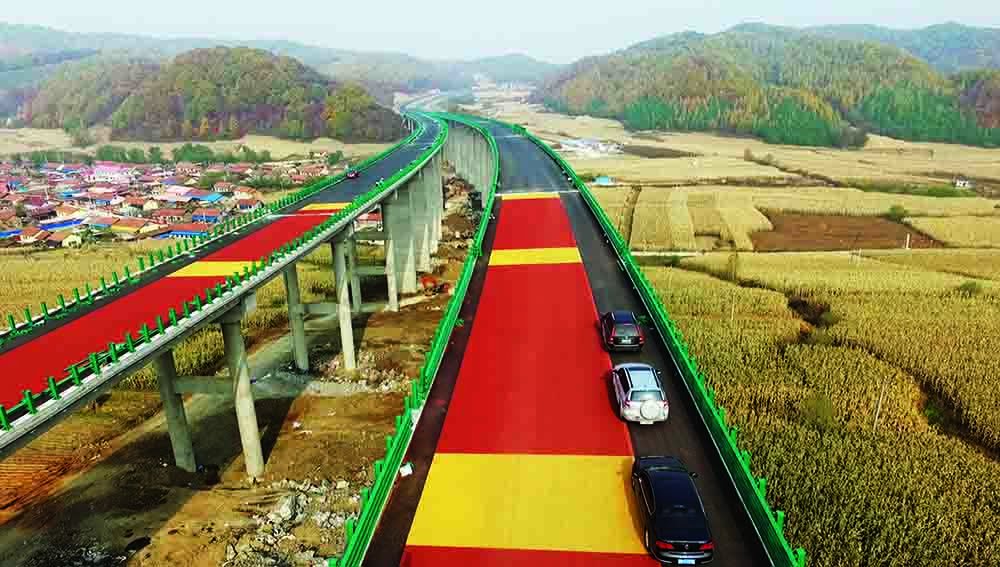 通化至梅河口高速公路彩色路面1.jpg